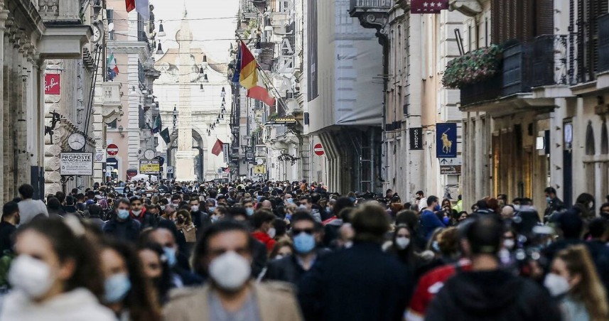 Κορωνοϊός: «Φουσκώνει» το τρίτο κύμα της πανδημίας στην Ευρώπη - Νέα lockdown φέρνει η αύξηση κρουσμάτων